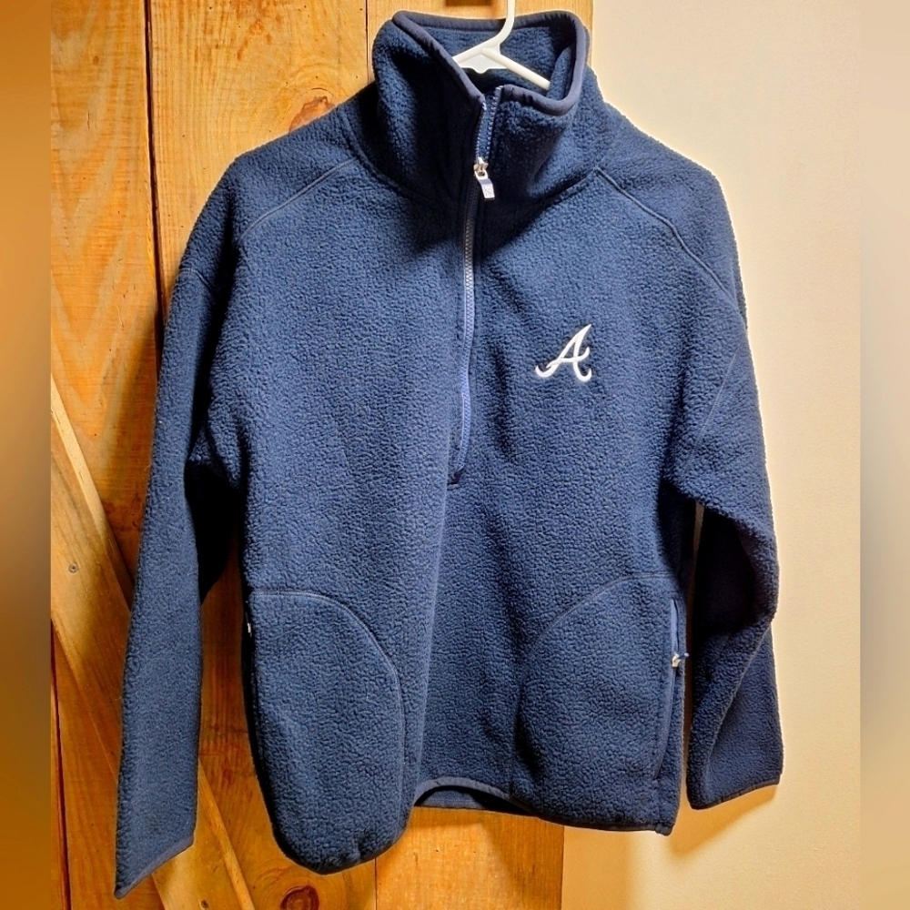 A Cutter and Buck Navy Blue Atlanta Braves 1/2 zip fleece pullover jacket. NWT